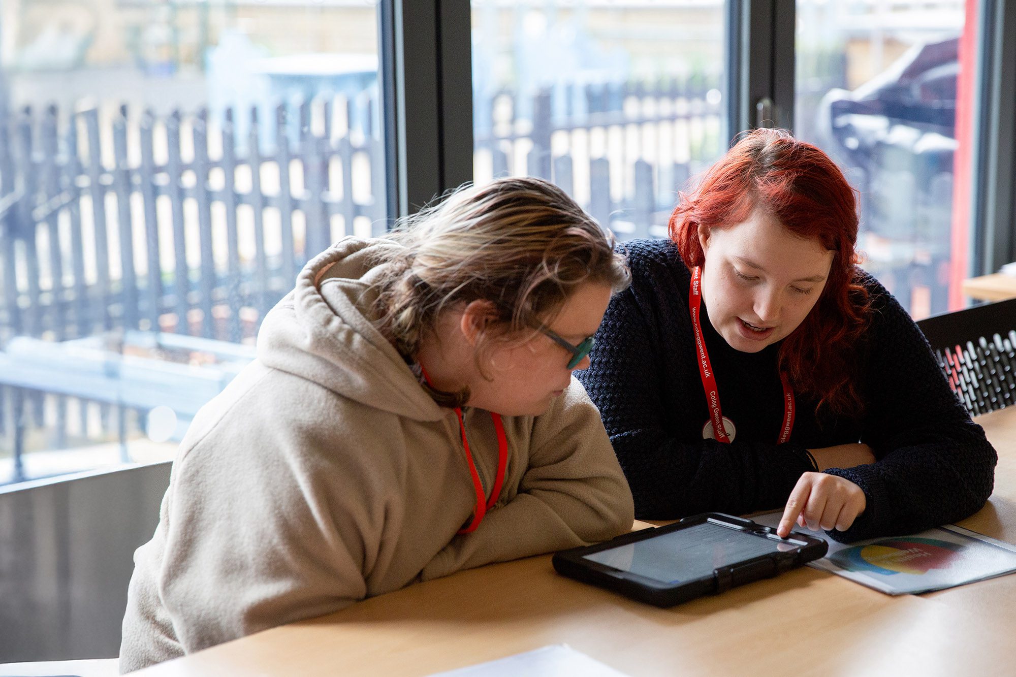 CG member of staff supporting a learner.