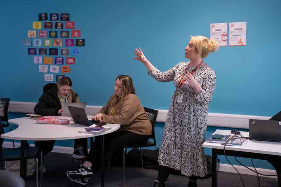 Tutor teaching
